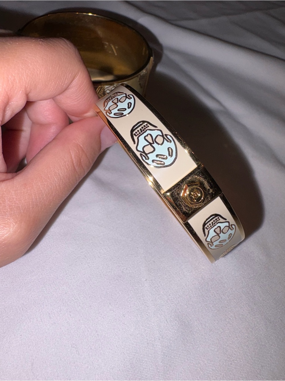 Alexander McQueen Cream and Gold Skull Enamel Bangle Set - Picture 7 of 11